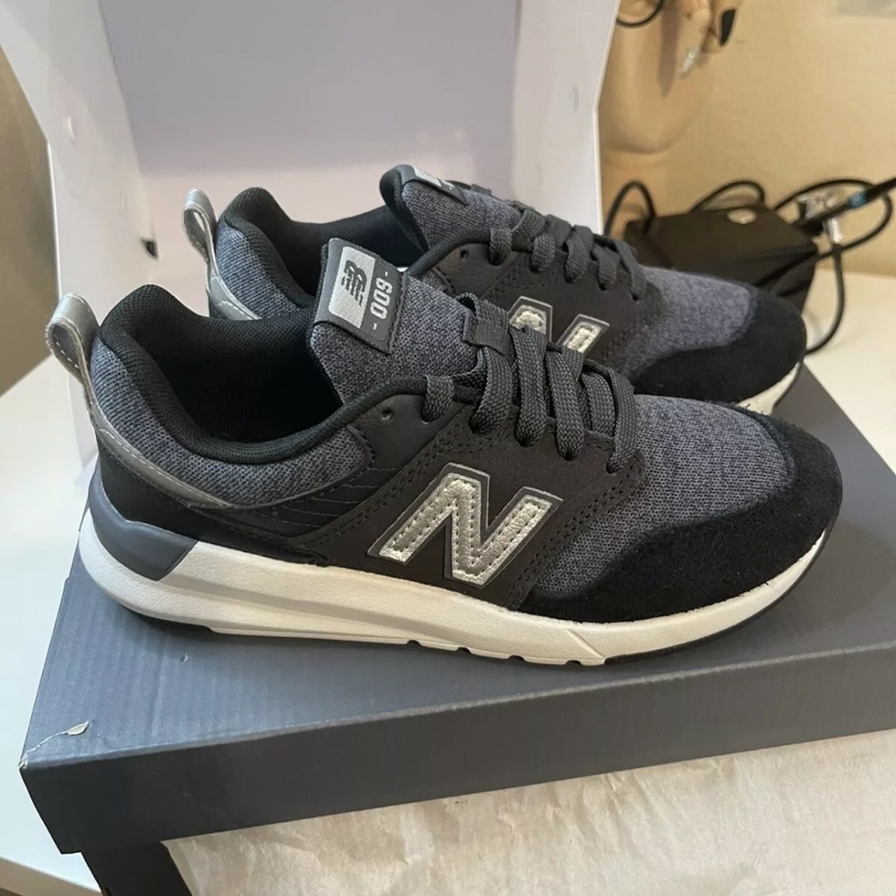 New balance 009 walking shoes